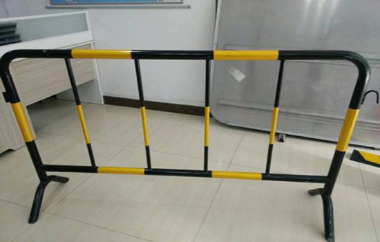 黃黑鐵馬<a href=http://www.su-shi.net target=_blank class=infotextkey>護欄</a>