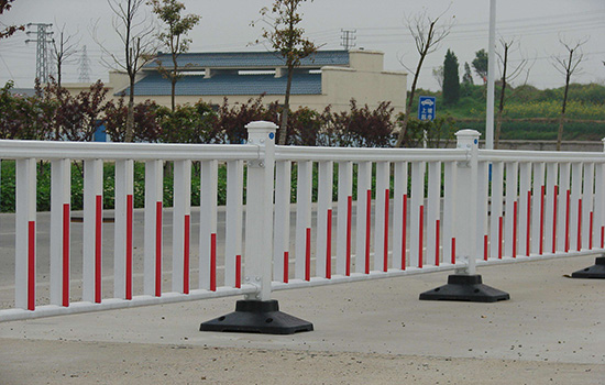 街道<a href=http://www.su-shi.net target=_blank class=infotextkey>護(hù)欄</a>