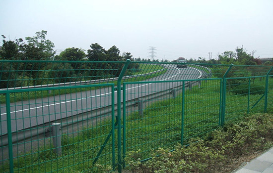 公路<a href=http://www.su-shi.net target=_blank class=infotextkey><a href=http://www.su-shi.net target=_blank class=infotextkey>圍欄</a>網(wǎng)</a>