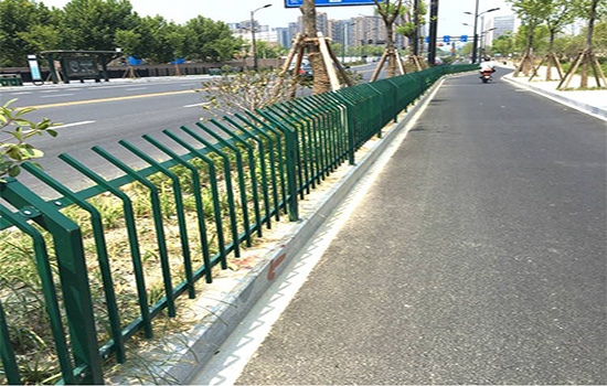 鋅鋼<a href=http://www.su-shi.net target=_blank class=infotextkey>護(hù)欄</a>多少錢(qián)一米