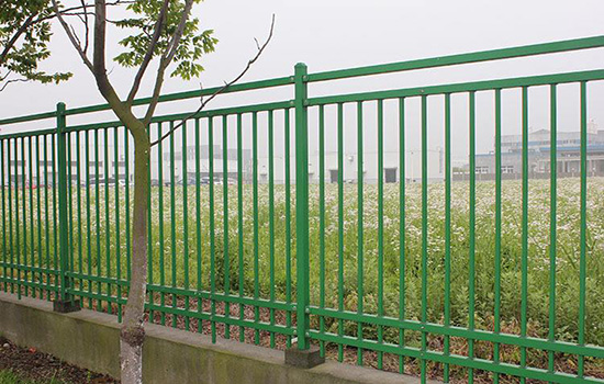 鍍鋅<a href=http://www.su-shi.net target=_blank class=infotextkey>護(hù)欄</a>