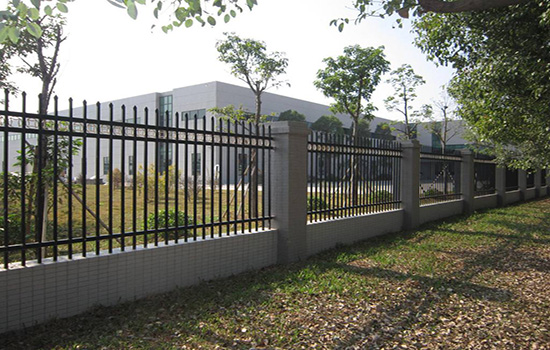 庭院<a href=http://www.su-shi.net target=_blank class=infotextkey>護(hù)欄</a>