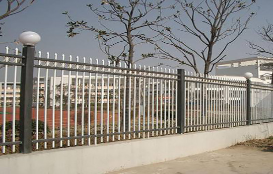 鋅鋼圍欄<a href=http://www.su-shi.net target=_blank class=infotextkey>護(hù)欄</a>