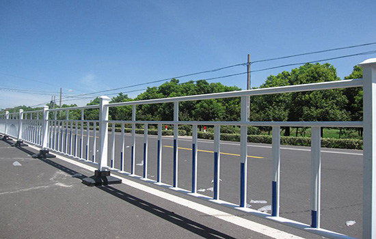 市政道路<a href=http://www.su-shi.net target=_blank class=infotextkey>護(hù)欄</a>