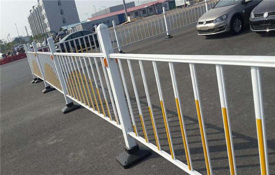 機(jī)非隔離<a href=http://www.su-shi.net target=_blank class=infotextkey>護(hù)欄</a>