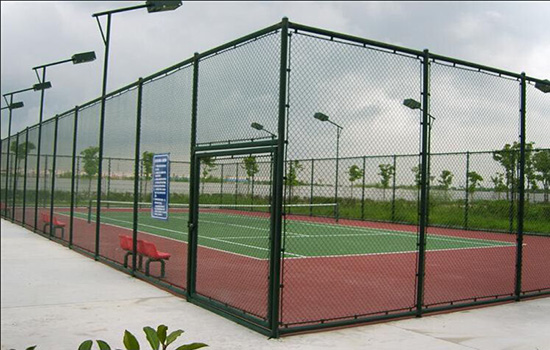 籃球場(chǎng)<a href=http://www.su-shi.net target=_blank class=infotextkey>圍欄</a>