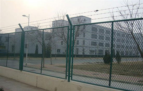 球場<a href=http://www.su-shi.net target=_blank class=infotextkey><a href=http://www.su-shi.net target=_blank class=infotextkey>圍欄</a>網(wǎng)</a>