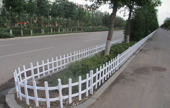 綠化隔離<a href=http://www.su-shi.net target=_blank class=infotextkey>護欄</a>
