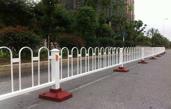 交通設(shè)施<a href=http://www.su-shi.net target=_blank class=infotextkey>護(hù)欄</a>